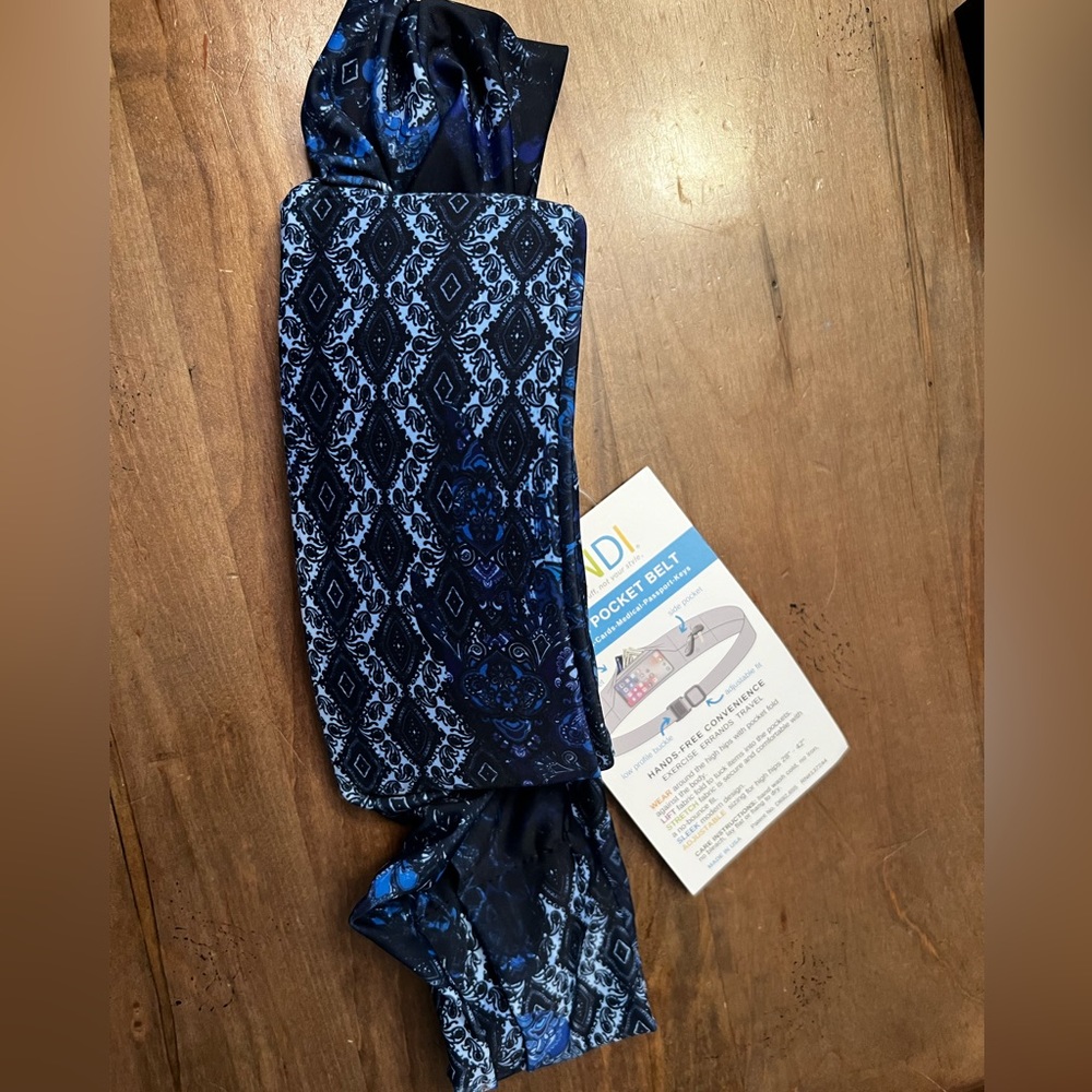 Bandi- Large pocket belt NWT